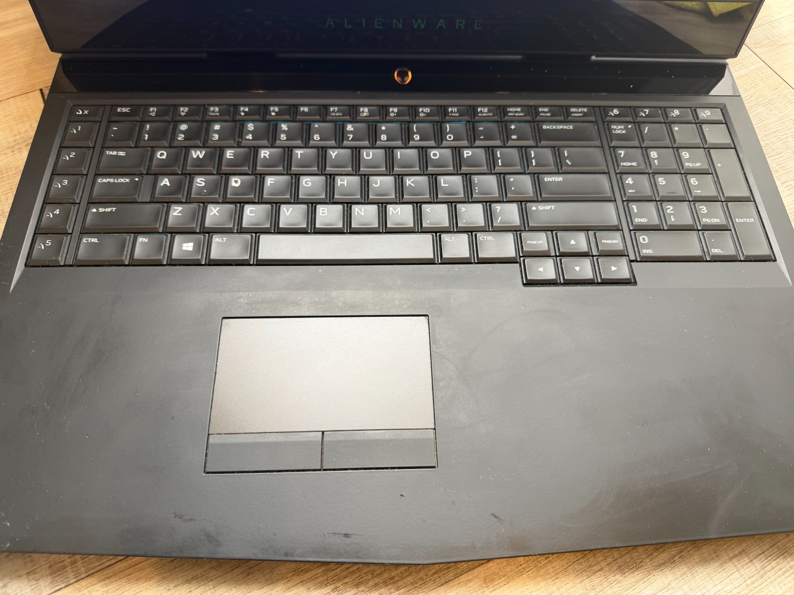 Alienware 17 R4 17.3″ FHD i7-6700HQ GTX1070(8GB) 16GB 128SSD + 1TB Win10 Home
