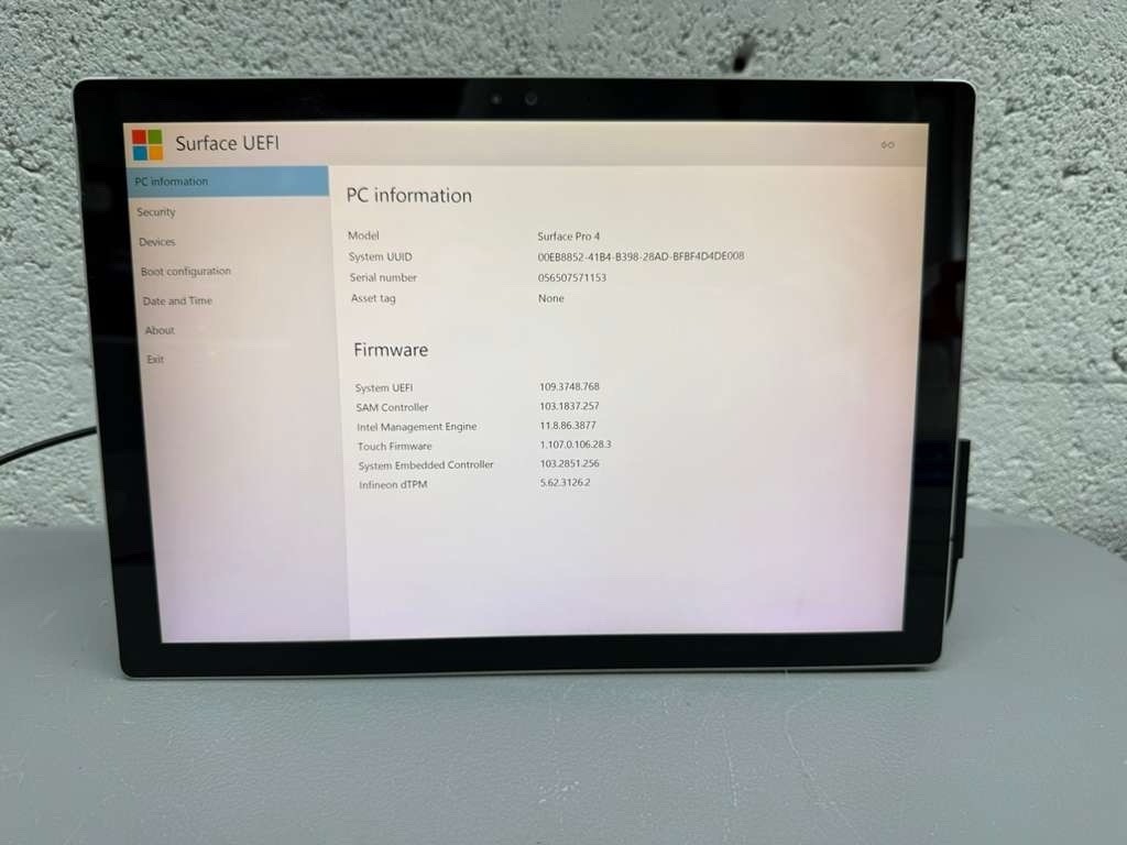 Microsoft Surface Pro 4 1724 i5-6300U 8GB RAM 256GB SSD Win 10