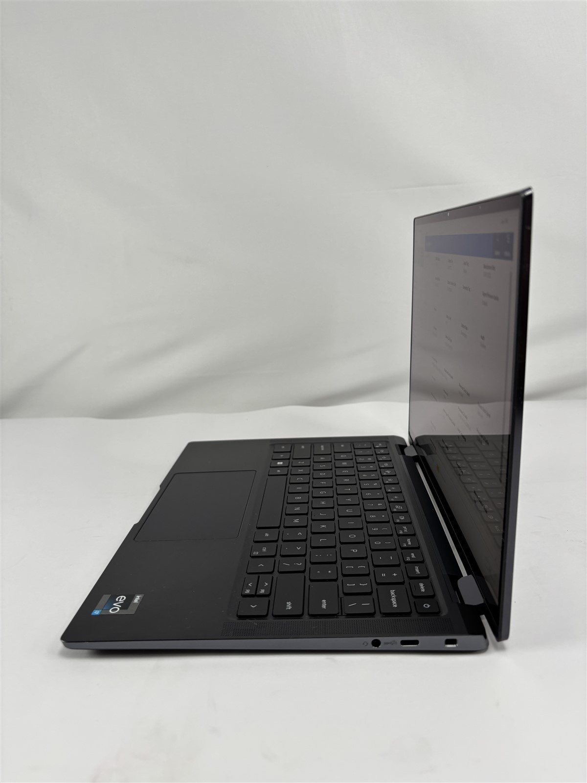 Dell Latitude 9330 2-in-1 2022 13.3″ i7-1260U 1.1GHz 16GB 256GB SSD Touchscreen