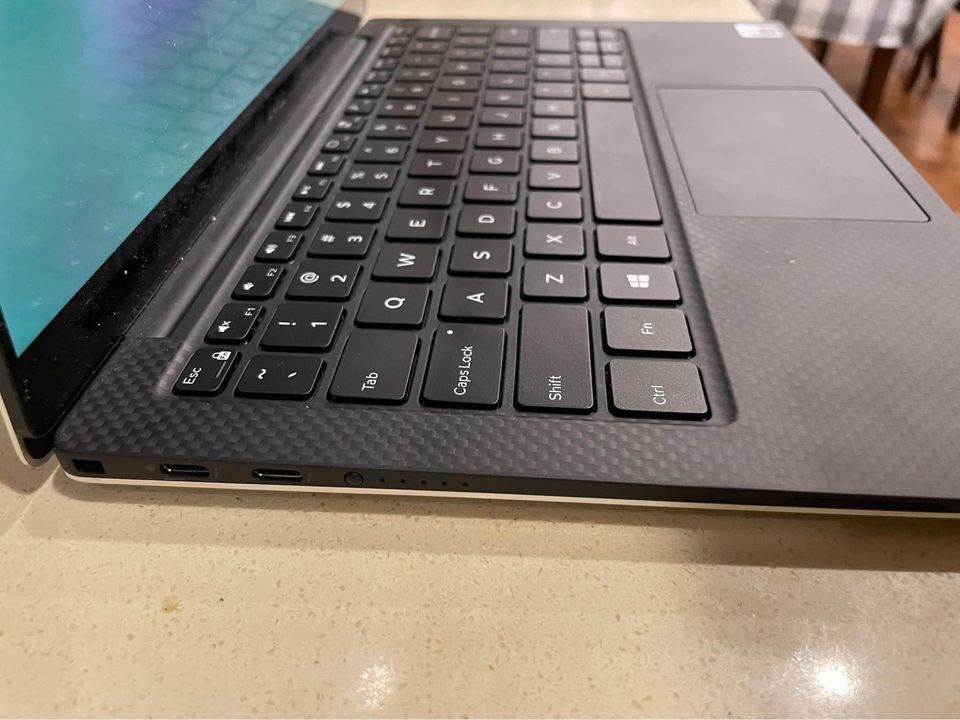 Dell XPS 13 7390 (256GB SSD, Intel Core i5-10210U, 1.60GHz, 8GB RAM)