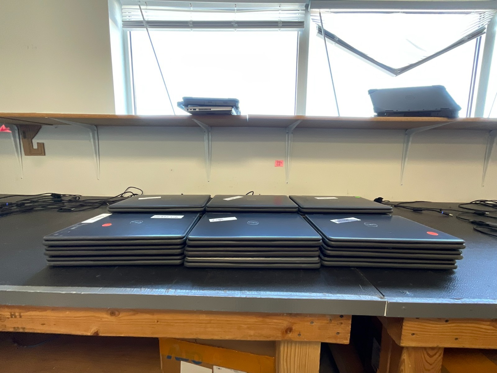 DELL LATITUDE 3190 2 IN 1 11.6 PENTIUM-N5030 CORE 3.1GHz 4GB 256GB SSD LOT OF 28