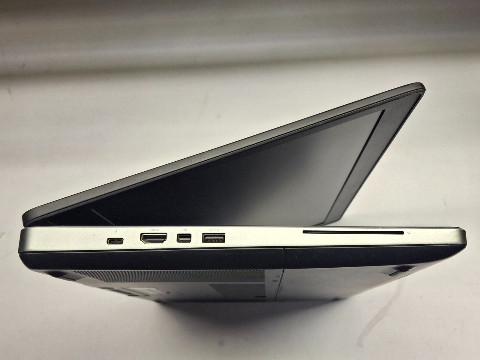 Dell Precision 7520 15.6″ FHD i7-7820HQ 2.90GHz 32GB 256GB SSD Quadro M2200