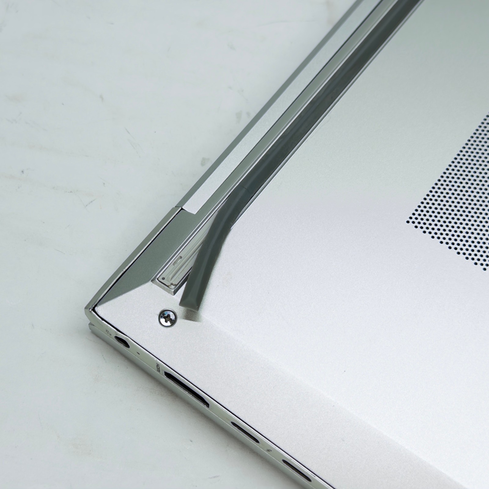 HP EliteBook 840 G7 i7-10510U 4c 8t NO RAM OR STORAGE CRACKED DISPLAY