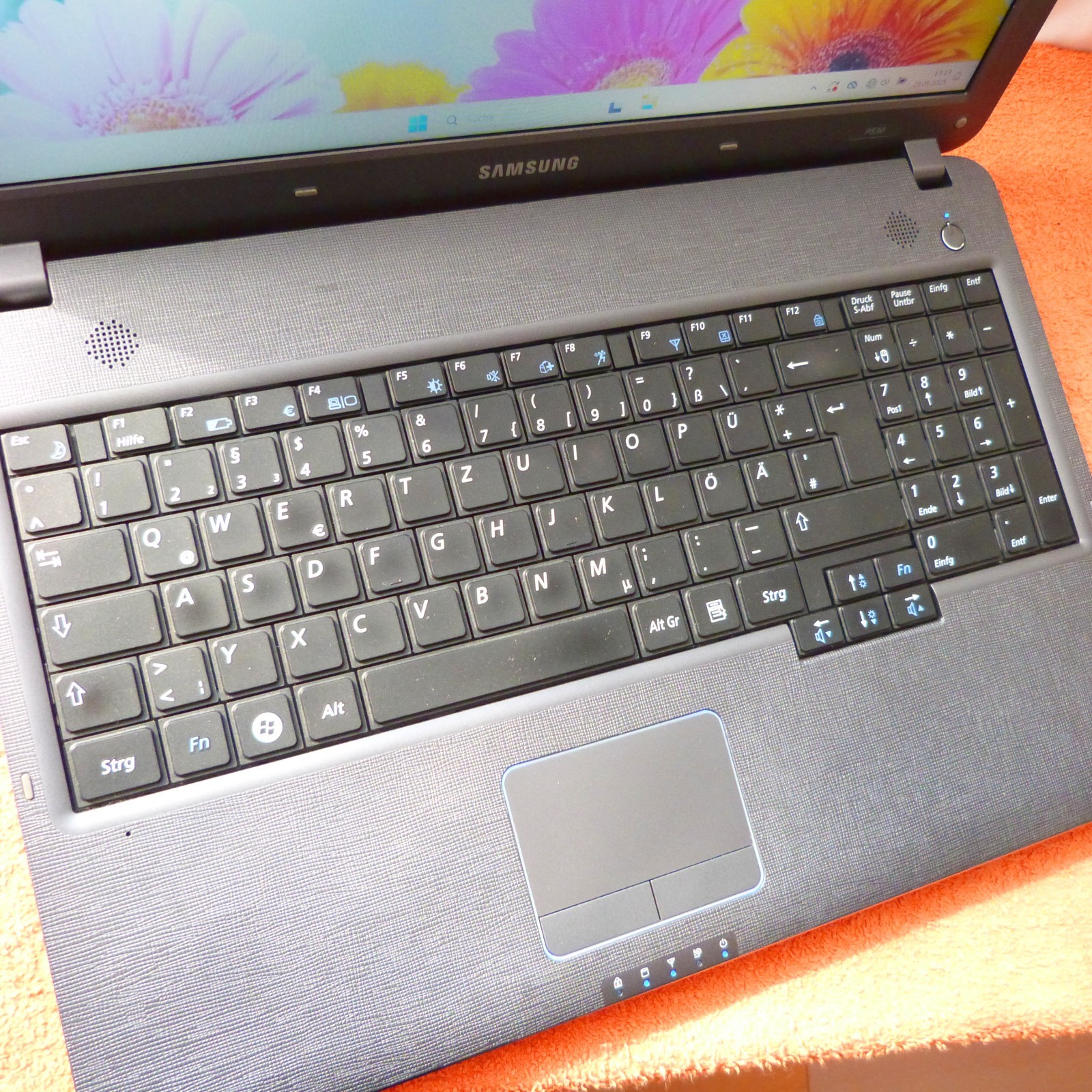 XXL LOT Samsung P530 Nolan Laptop 15″ HD l SSD Windows 11 PRO l HDMI DVDRW