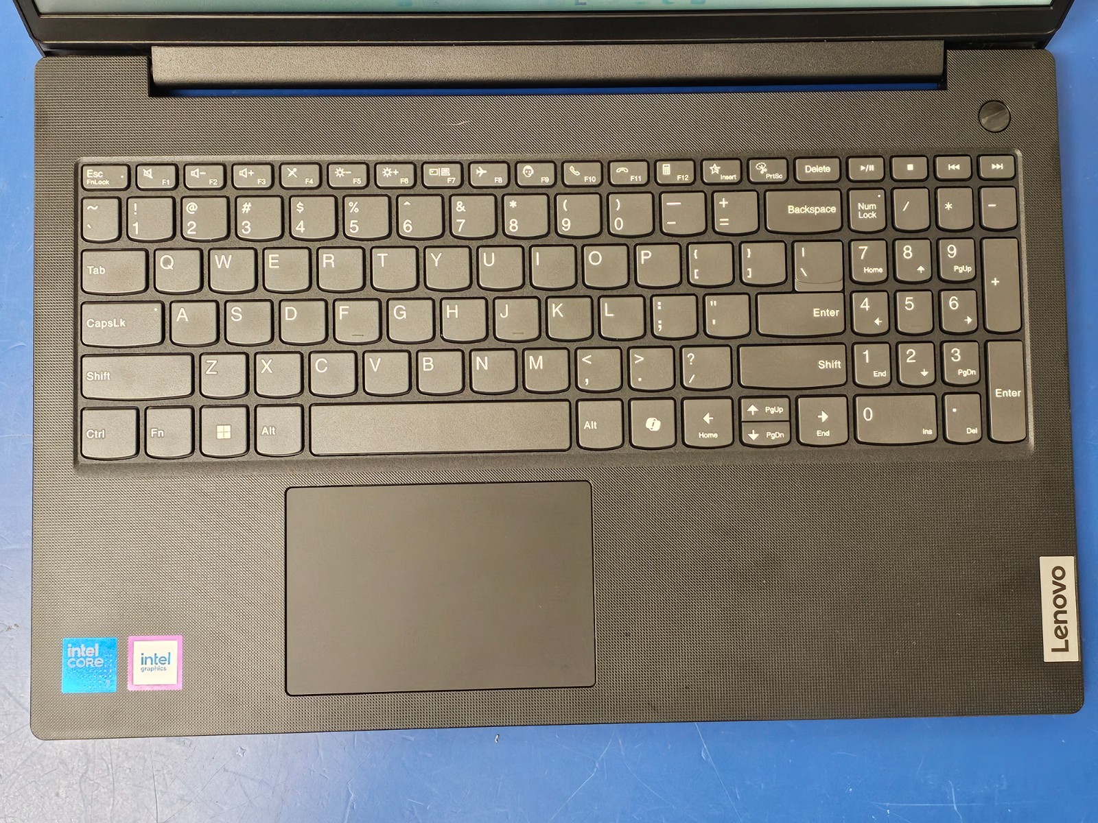 Lenovo V15 G5 IRL, Intel Core 7 240H, 2.50 GHz, 16 GB RAM, 1 TB NVMe SSD