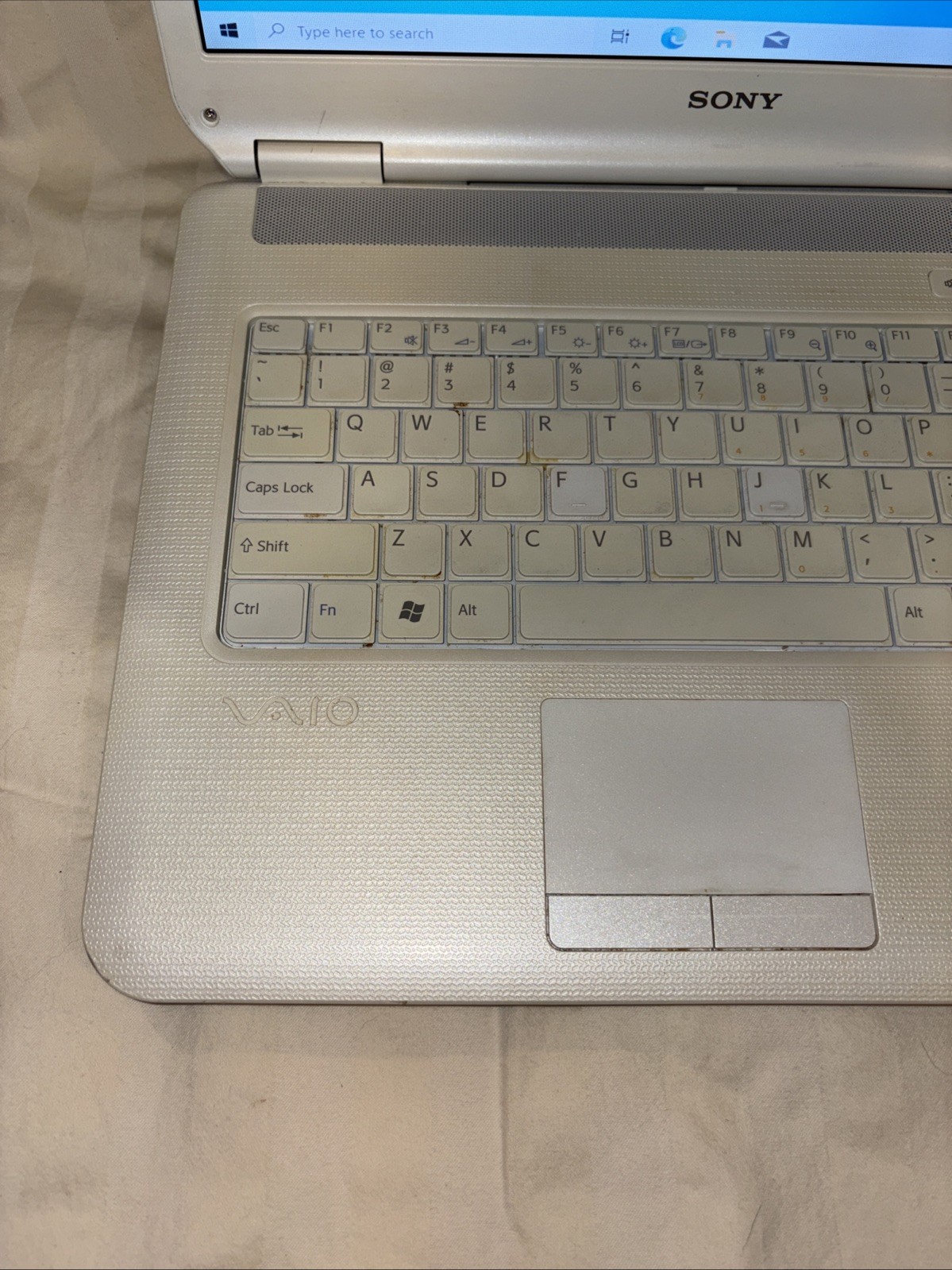 Sony Vaio VGN-NS140E 15.4″ Notebook – C2D 2.0 GHz, 3 GB, 250 GB, Win 10 Home
