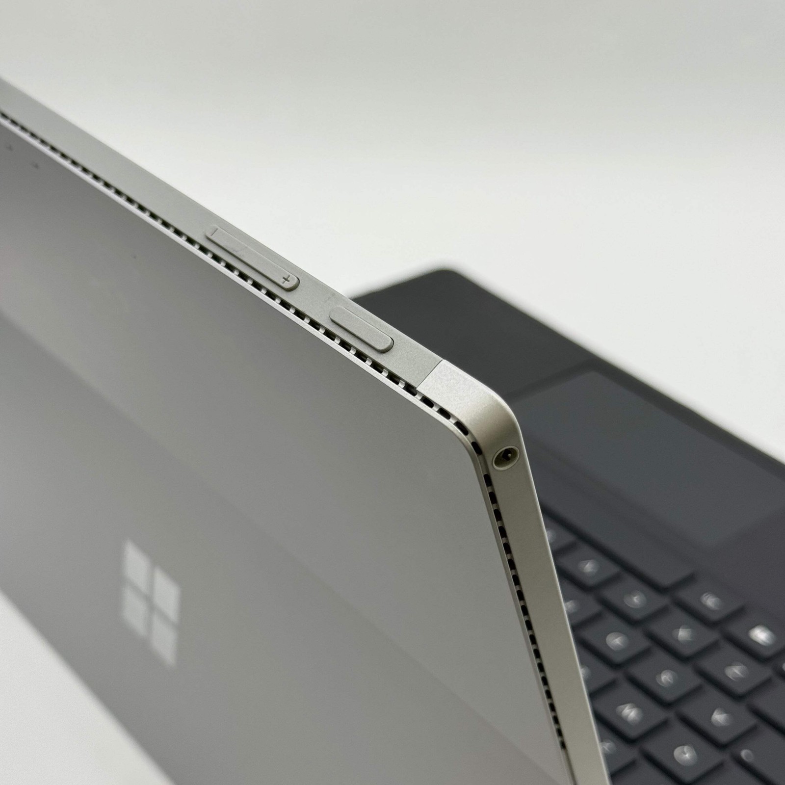 Microsoft Surface Pro 4 1724 12.3″ i5 2.5GHz 8GB RAM 256GB SSD