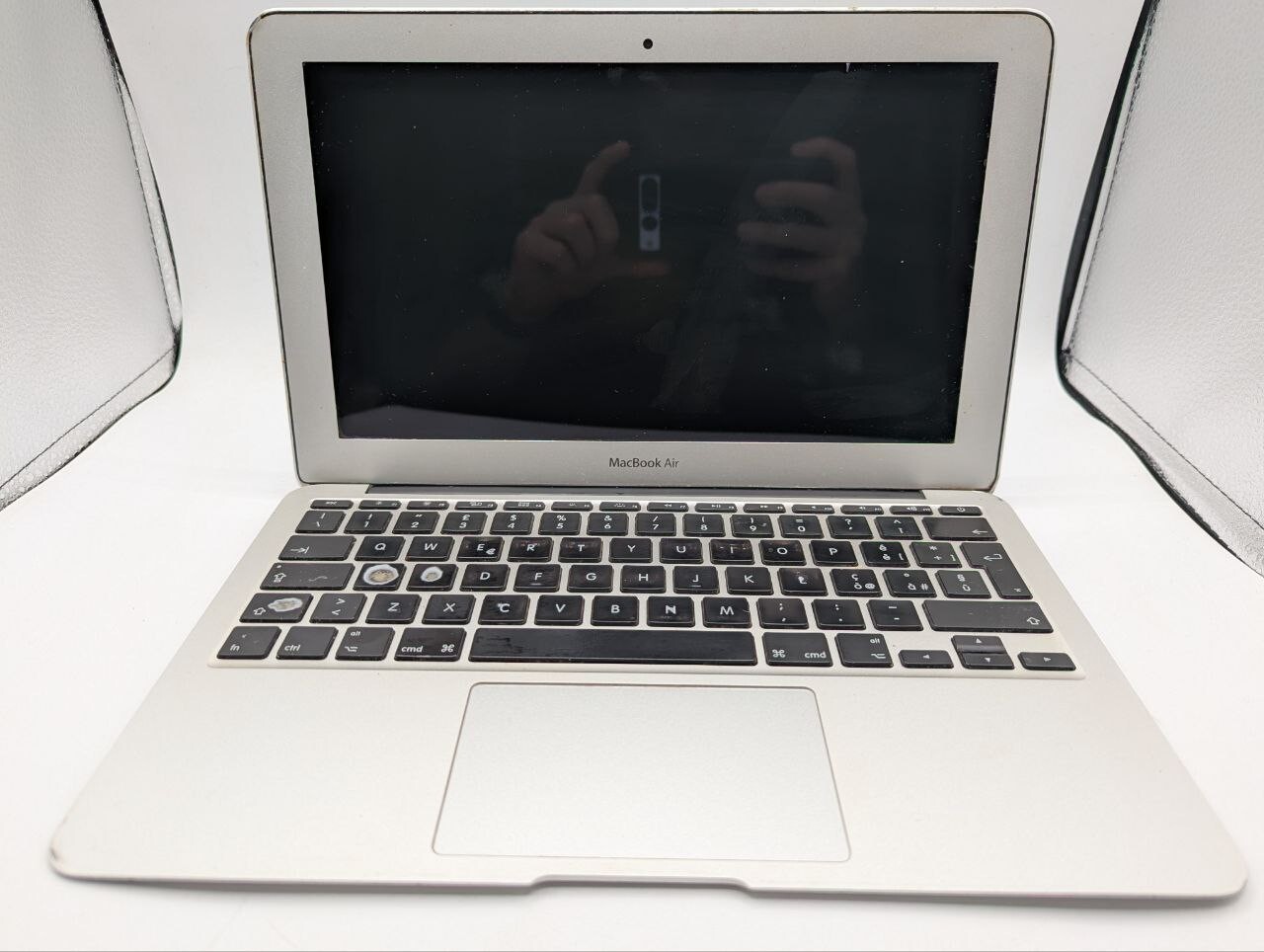 2011 Apple MacBook Air 11″ i5 1.8GHz 2GB RAM 64GB SSD A1370 – For Parts – ST49