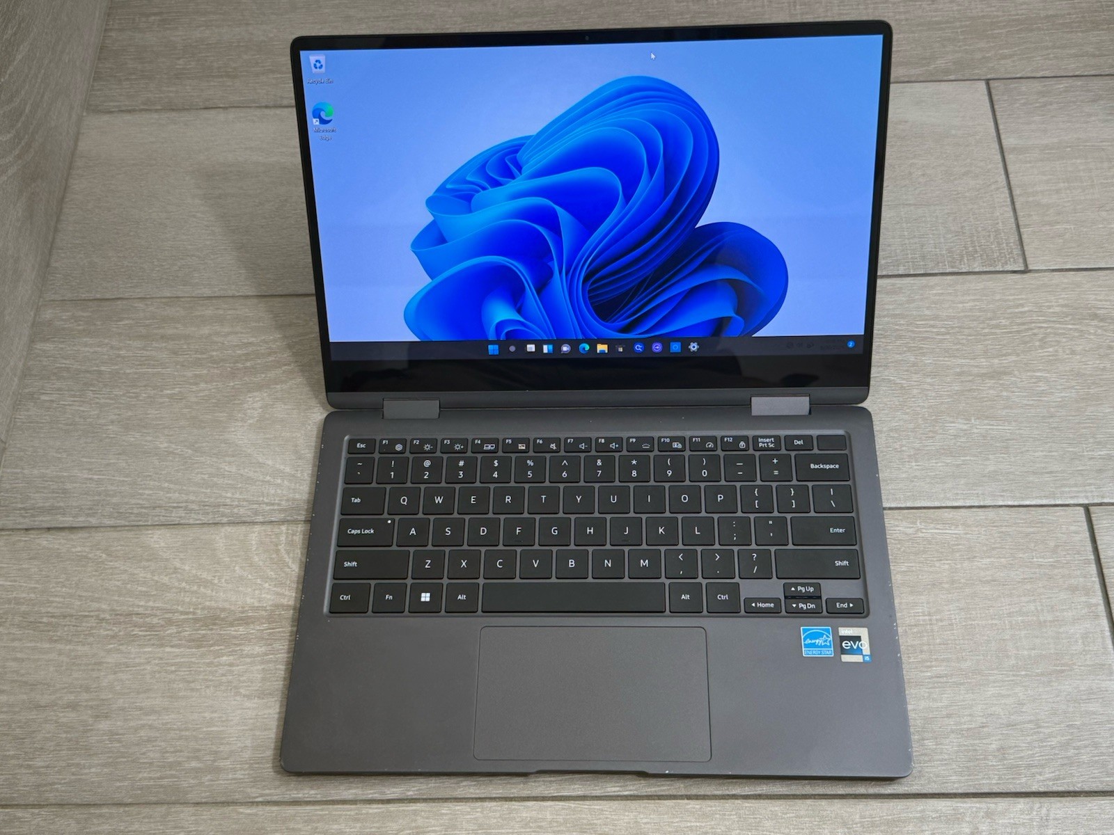 Samsung Galaxy Book2 13.3″ – AMOLED – Core i5-1235U 8GB RAM 256GB SSD Touch