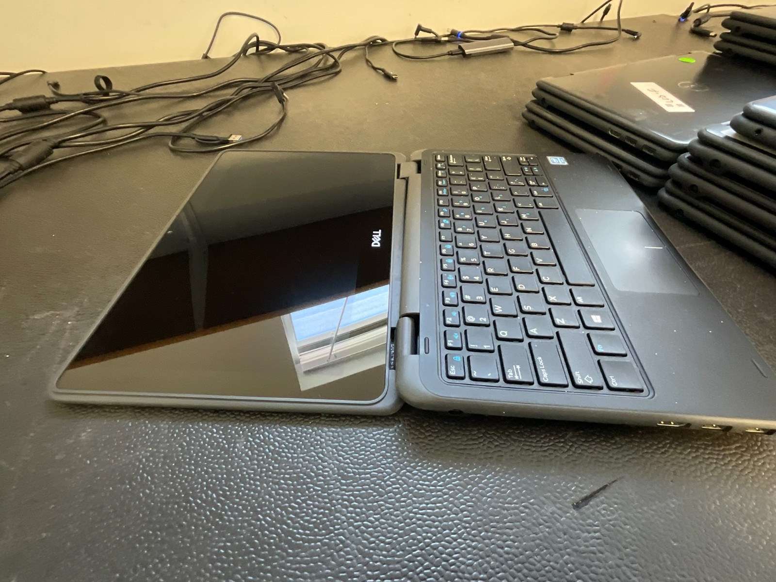 DELL LATITUDE 3190 2 IN 1 11.6 PENTIUM-N5030 CORE 3.1GHz 4GB 256GB SSD LOT OF 28