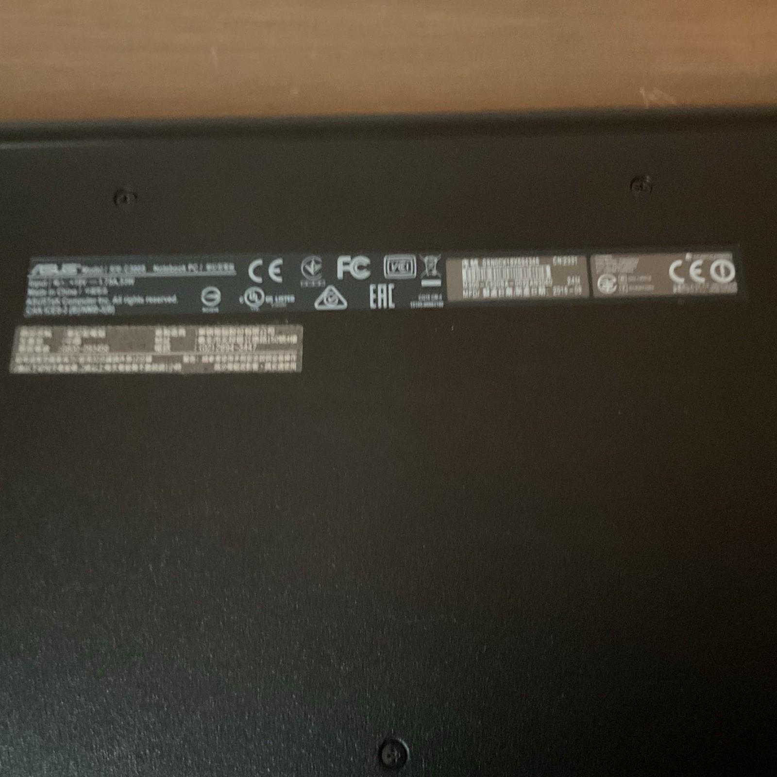 ASUS Chromebook C300-4GB RAM w/HDD 1.6ghz W/Charger & Dongle-Bilingual Keyboard