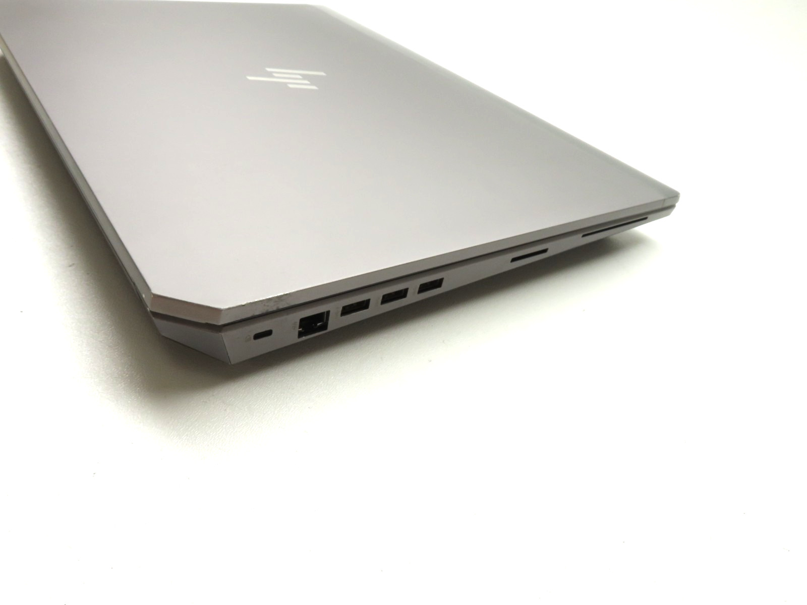 HP ZBook 17 G5 17.3″ Intel Core i7-8750H 2.2GHz 24GB RAM 256GB SSD P1000