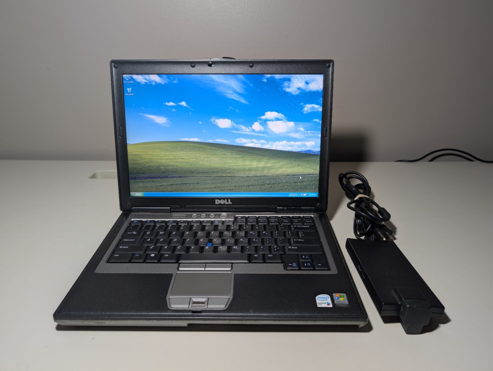 DELL LATITUDE D620 | CD 1GB RAM 500GB HDD | DVD-RW Win XP 32-Bit Serial Port