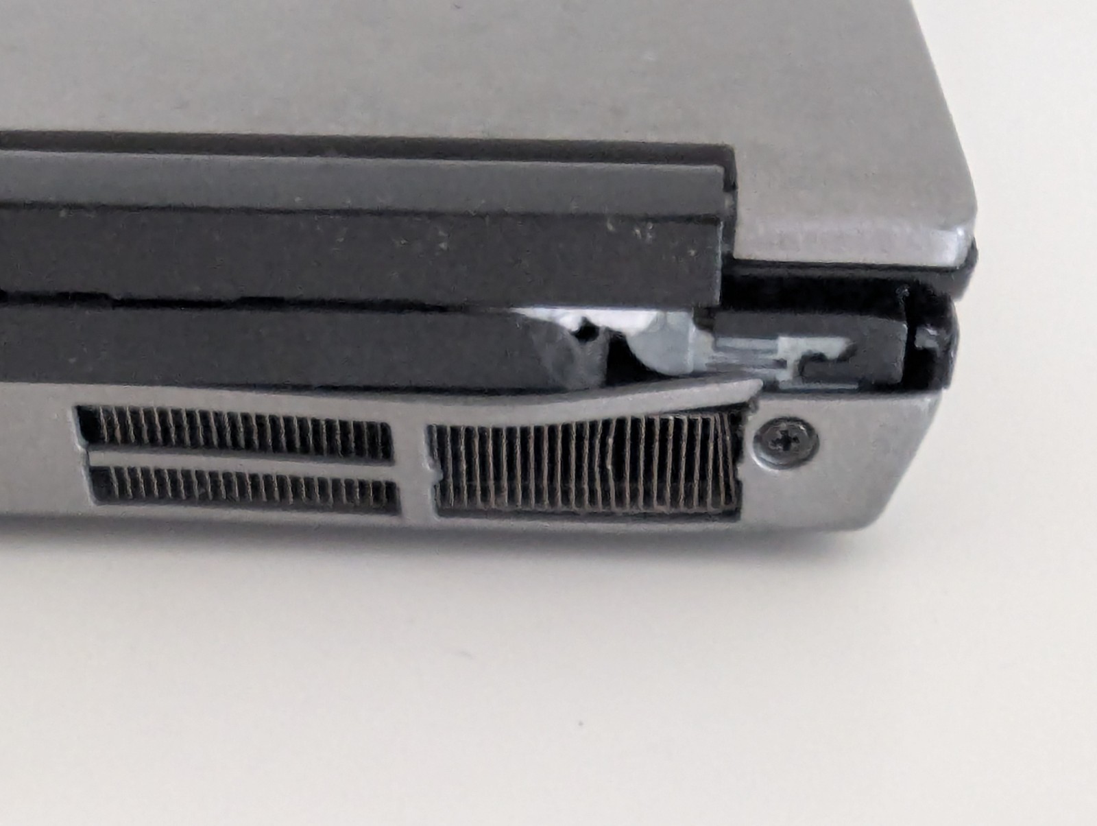 Dell Latitude D620 4GB RAM 120GB SSD Laptop w/ Win 10, 802.11ac WiFi, BAD SCREEN