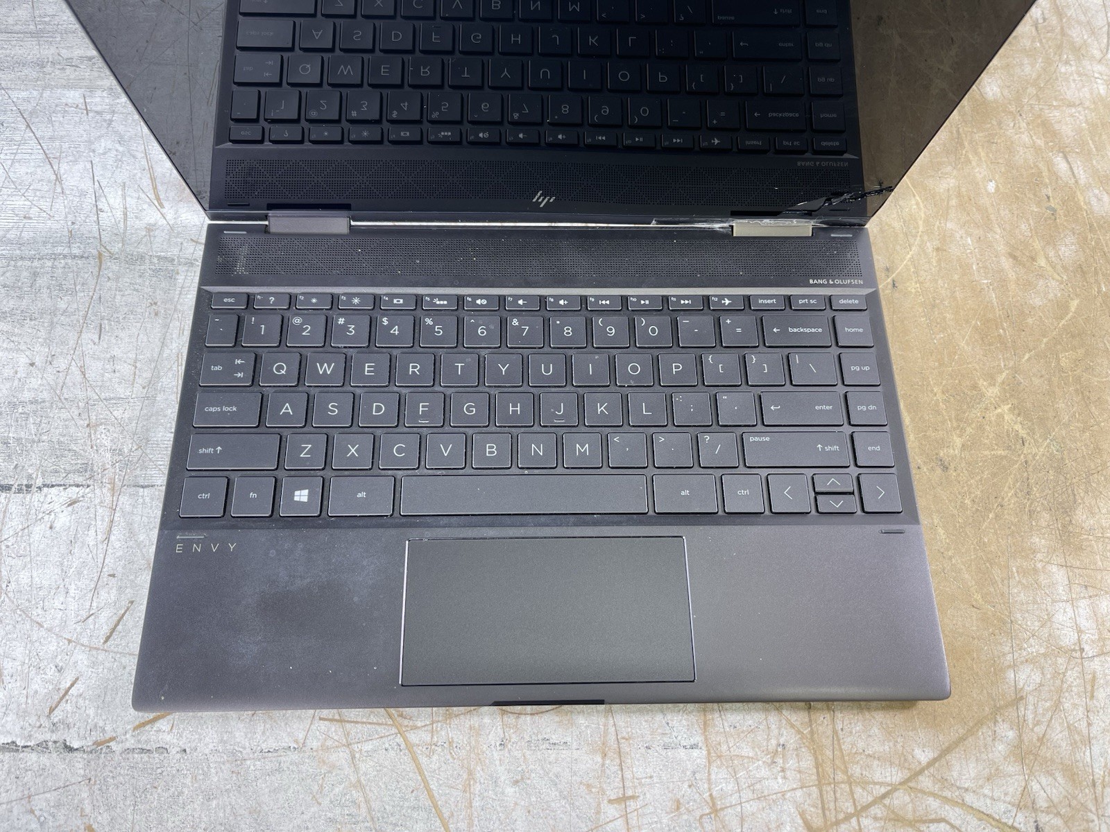 HP ENVY X360 M CONVERTIBLE AMD RYZEN 7 2700U @ 2.2GHz, 8GB RAM,NO HDD/OS-(PARTS)