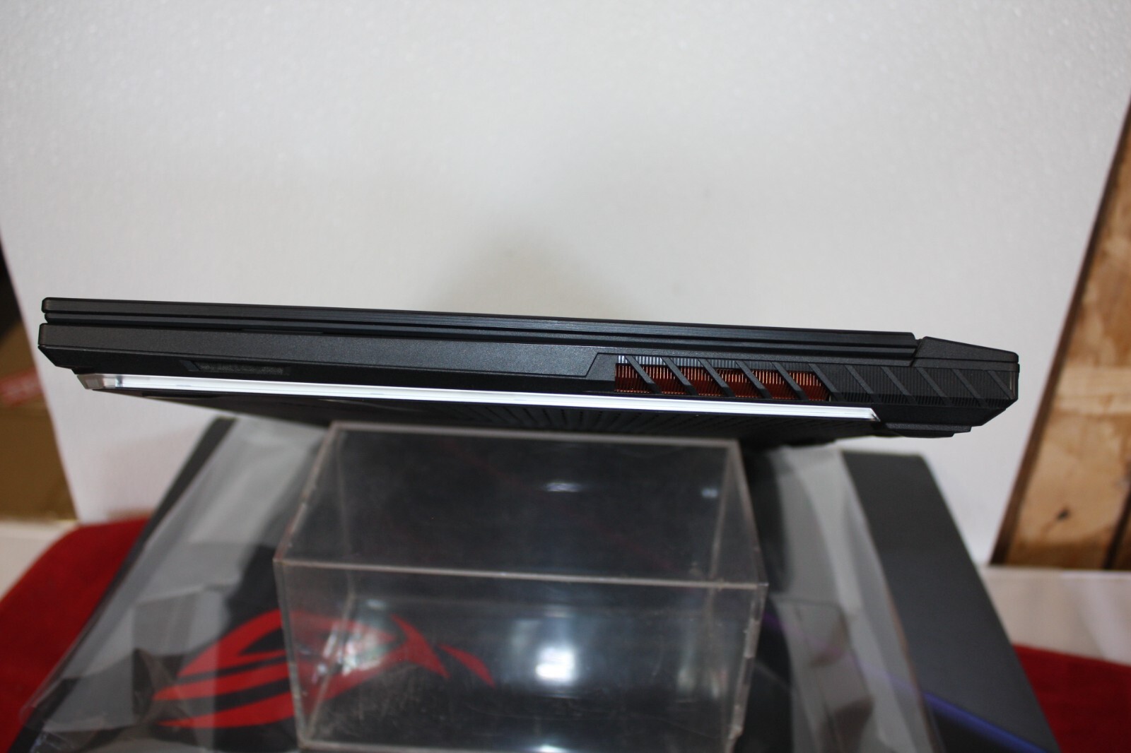 Asus ROG Strix G712LU 1 TB SSD/16GB Geforce GTX1660 Ti Intel Core i7-10750H