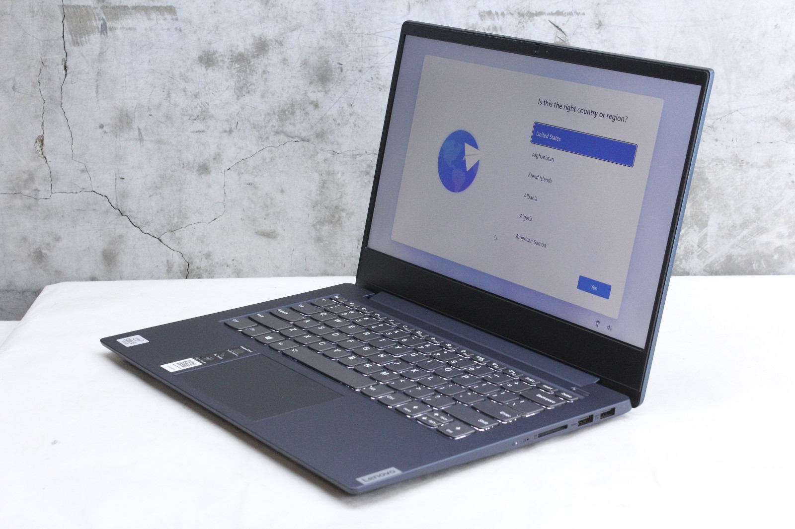 Lenovo IdeaPad S340 14IIL | i5-1035G1, 8GB Ram, 256GB NVMe, Grade B- Read!