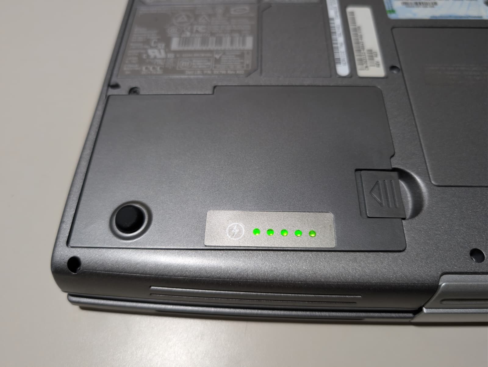 Dell Inspiron 600m | Pentium M 256MB RAM 80GB HDD | AMD Windows 98 SE DVD