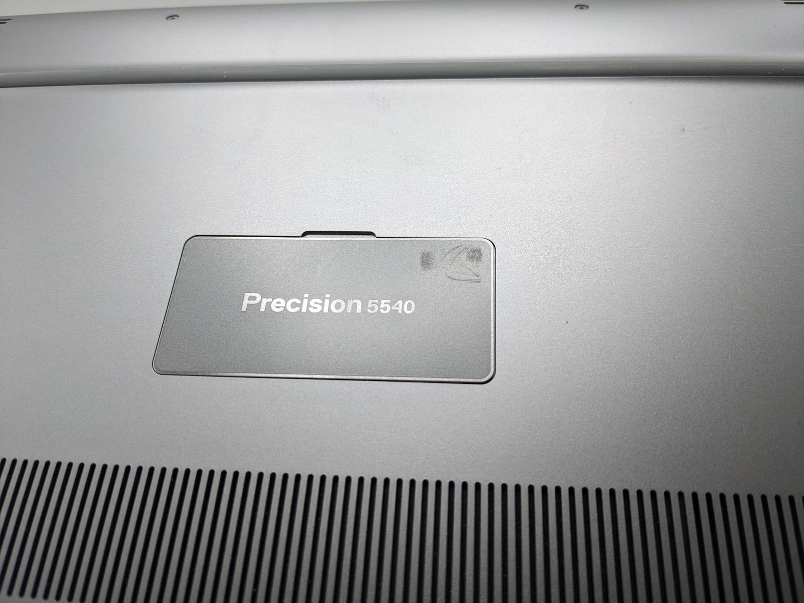 DELL PRECISION 5540 15″ INTEL XEON E-2276m 2.8GHz 32GB RAM 512GB *GRADE D*