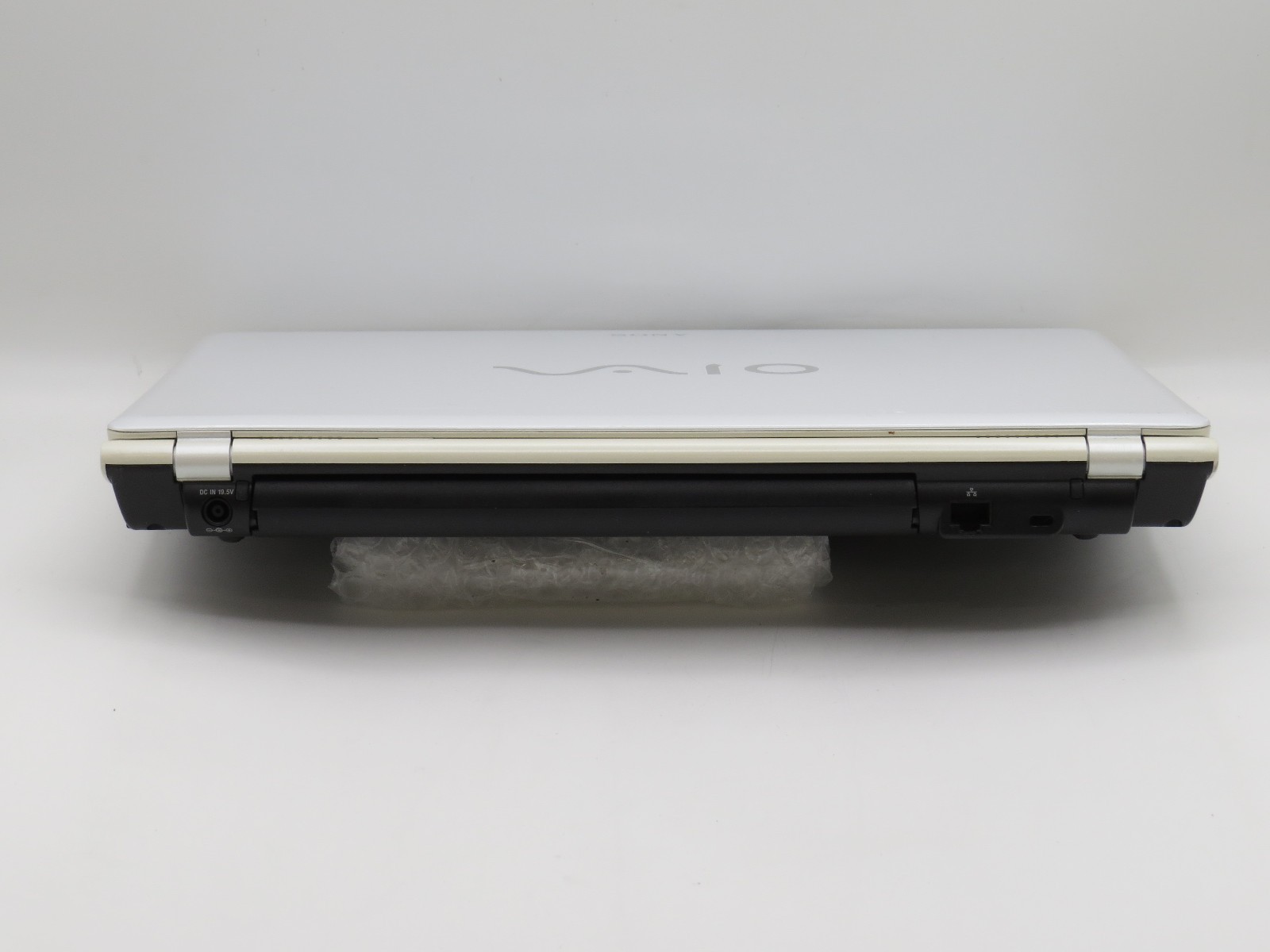 Sony Vaio | 76600 | 4GB DDR3 | 256GB SSD | GeForce G210M | 14″ | No OS/Battery
