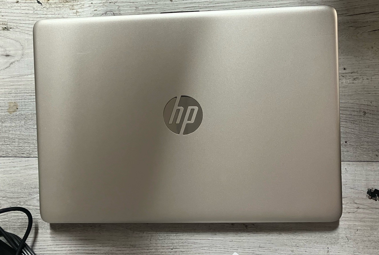 HP Laptop 14-cf0006dx 14″ Core i3-7100u 2.4ghz 8gb RAM 128GB SSD **DEFECT**key