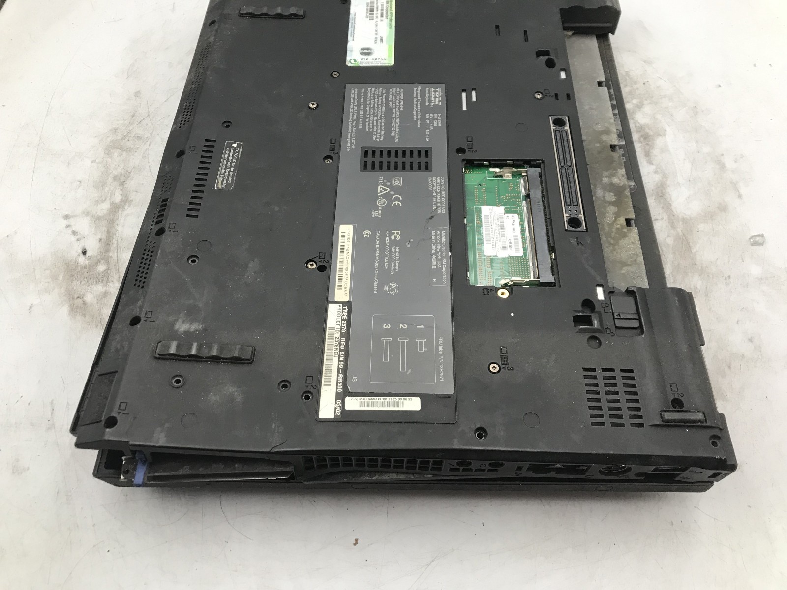 IBM THINKPAD T42 – FOR PARTS/REPAIR – INTEL CENTRINO – NO RAM – READ DESC – BB