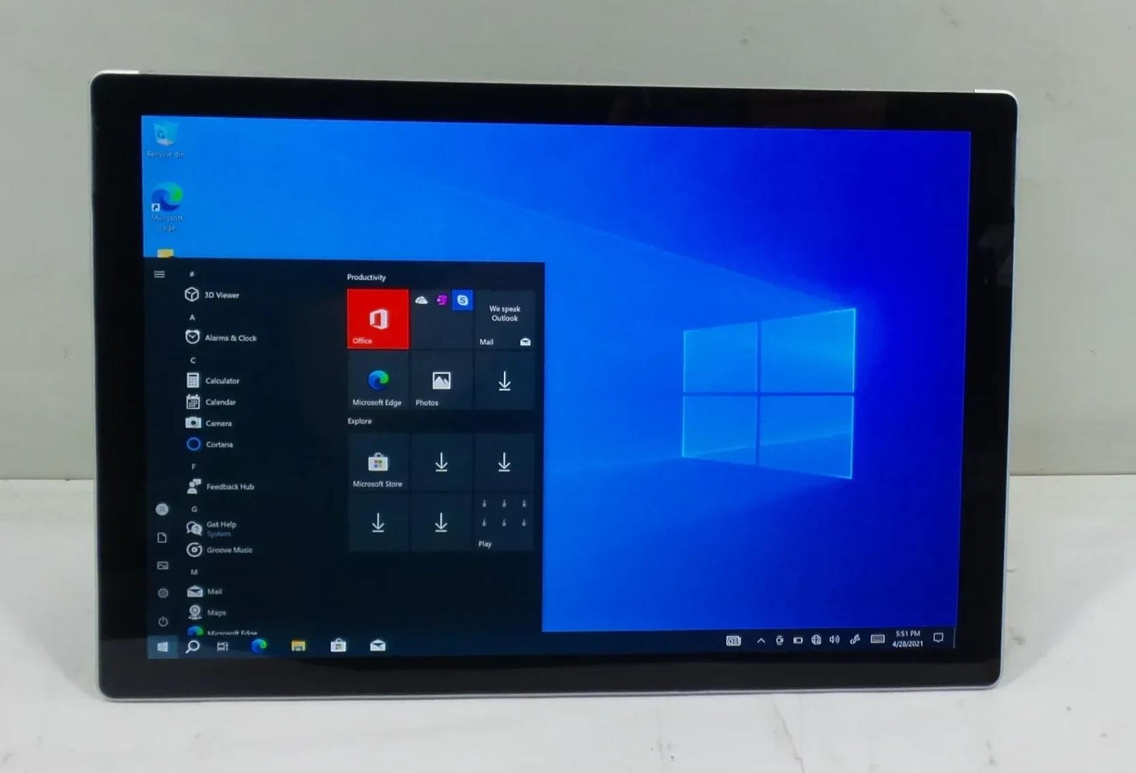 Microsoft Surface Pro 5 1796 Core i5-7300U 2.50GHz 4GB 128GB Win 10 Pro