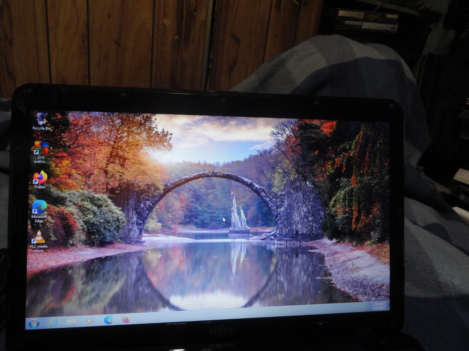 Fujitsu Lifebook AH531 Windows 7 Home Premium SP1 Activated Laptop