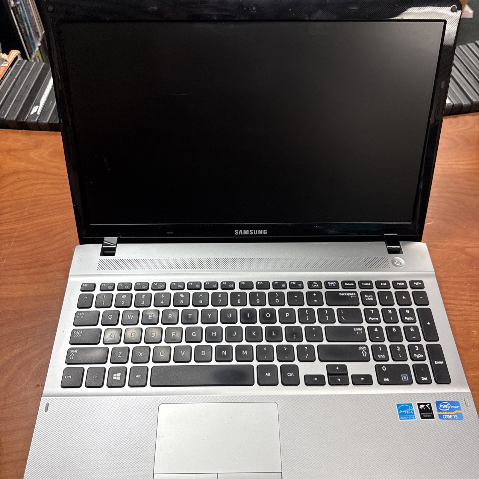 SAMSUNG NP300E5E I3-3120 2.50GHZ 4GB Of RAM – 750 GB Hard drive – Windows10