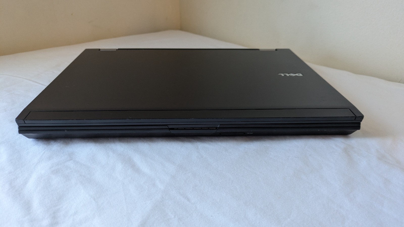 Dell Latitude E6400 Laptop 14″ C2D 2.53GHz 2GB RAM 320GB WinXP – SEE DESCRIPTION
