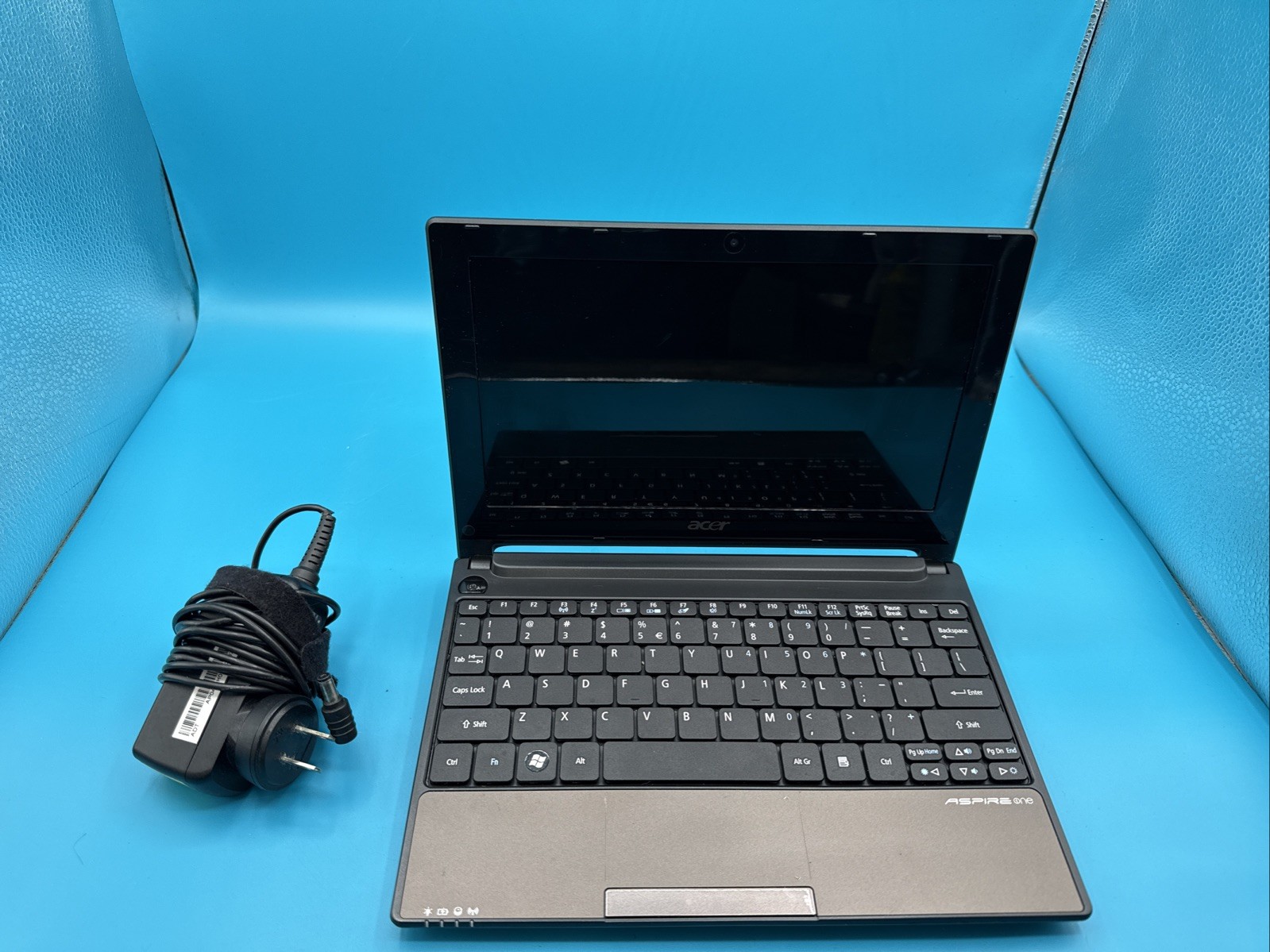 Acer Aspire One Happy PAV70 Black Mini Laptop Netbook Bodhi Linux Installed
