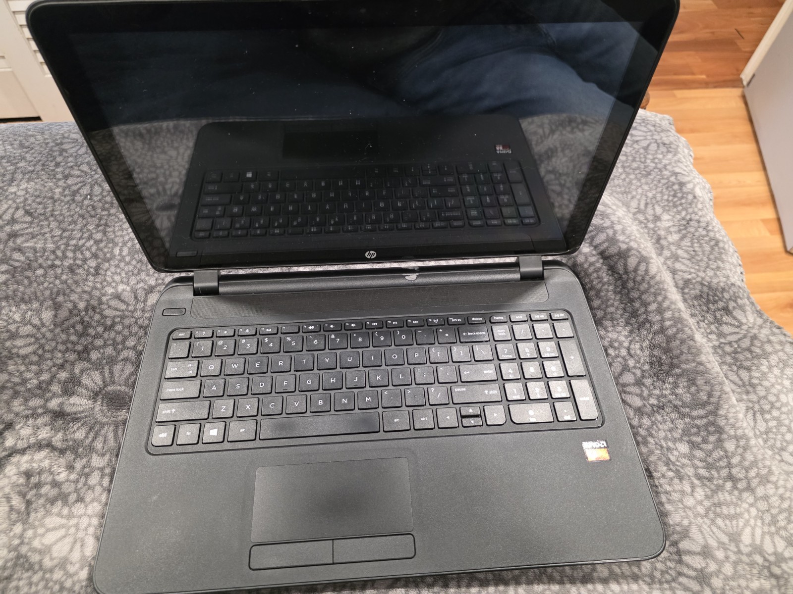 Laptop Hp Pavilion 15 CPU AMD A8-6410 RAM 8GB Windows 8