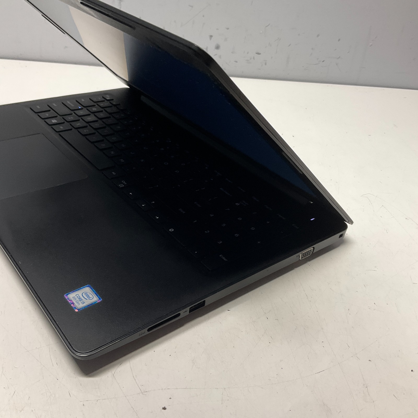 Dell Latitude 3590 Laptop i5-8250U 1.60GHz 8GB RAM 128GB SSD 15.6″ NO AC WIN 11