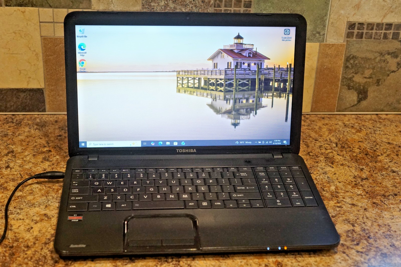 Latest 22H2 Version Windows 10PRO Toshiba C855D AMD E1 1.40GHZ 4GB RAM 320GB HDD