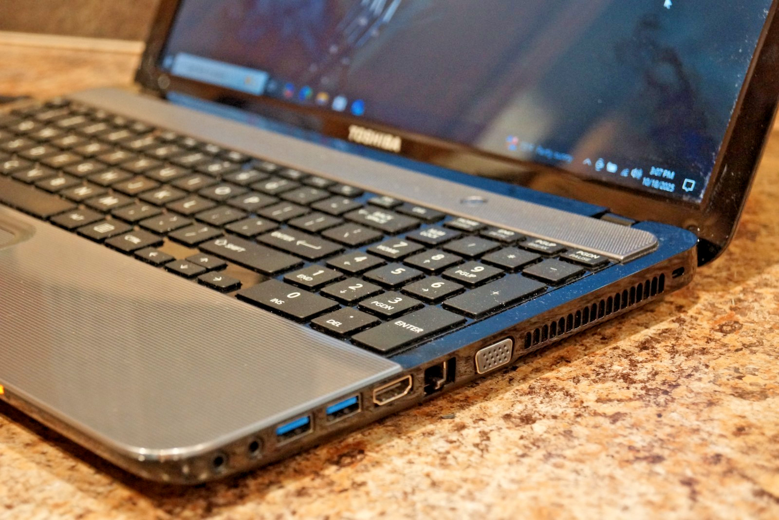 Active 22H2 WIN10 PRO Toshiba L55D-S5117 AMD A8@1.90GHz, 4GB RAM 500GB HDD