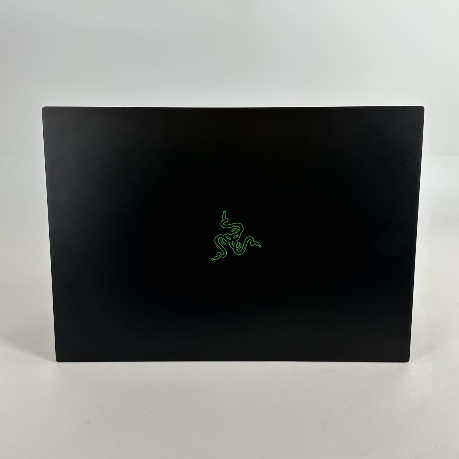 Razer Blade 16 240Hz QHD+ 2025 2.0 GHz Ryzen AI 9 HX 370 32GB 2TB SSD RTX 5090