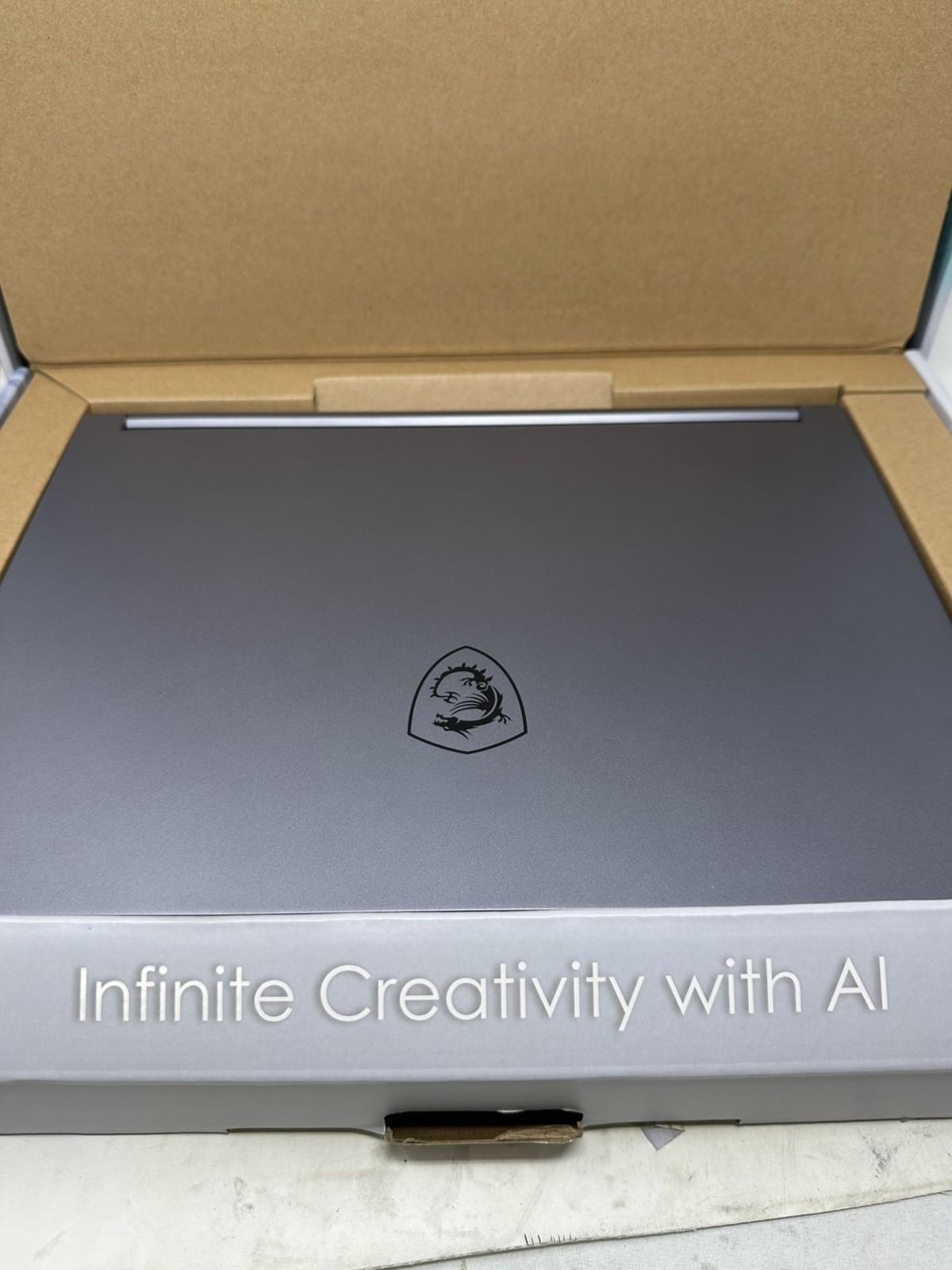 MSI Creator 16 AI Studio A1VHG 16.0″UHD+ Core Ultra 9 185H 32GB 1TB RTX 4080