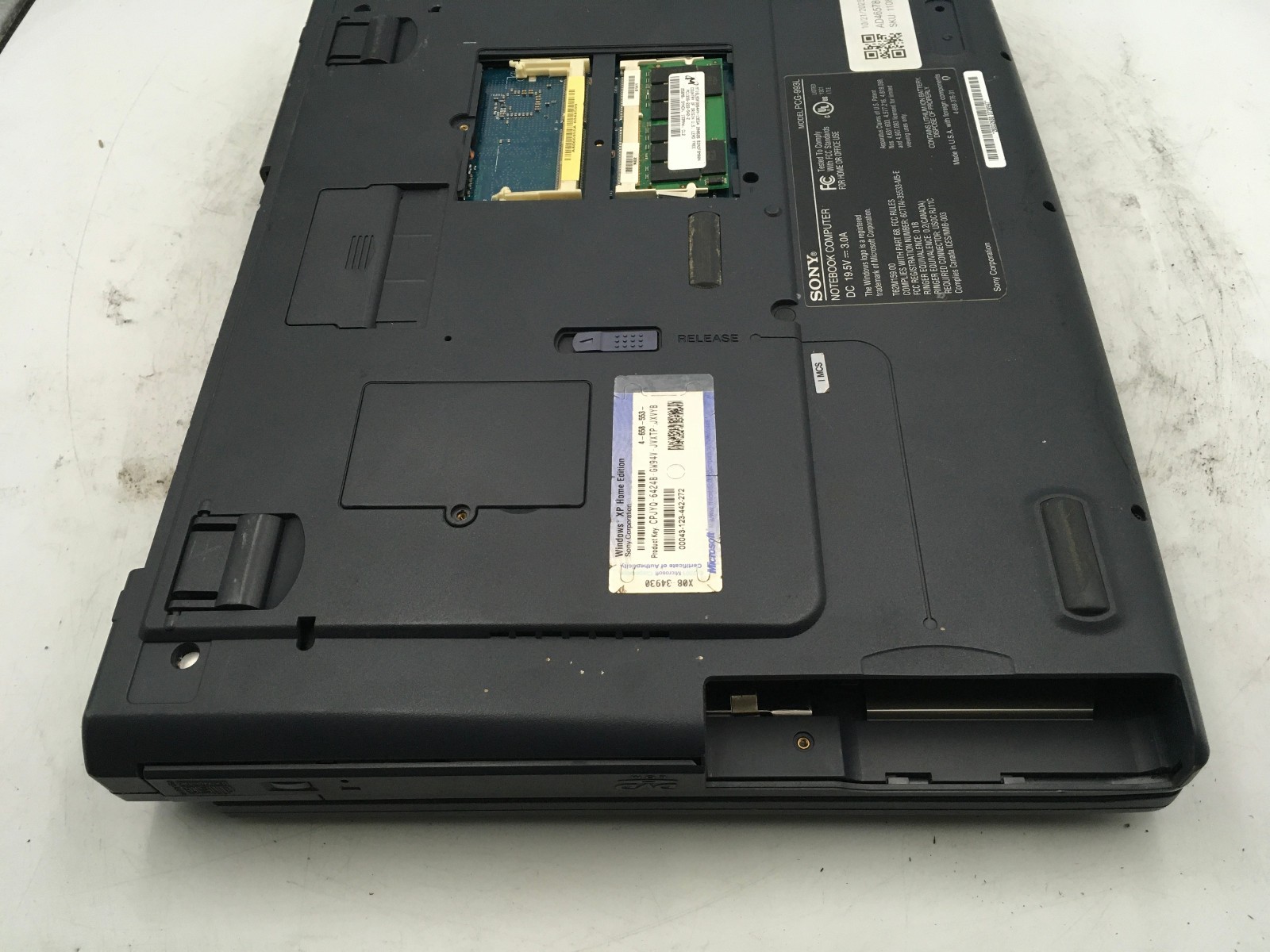 SONY VAIO PCG 993L – BOOTS TO BIOS – INTEL PENTIUM III – 256MB RAM – 14″-READ-BB