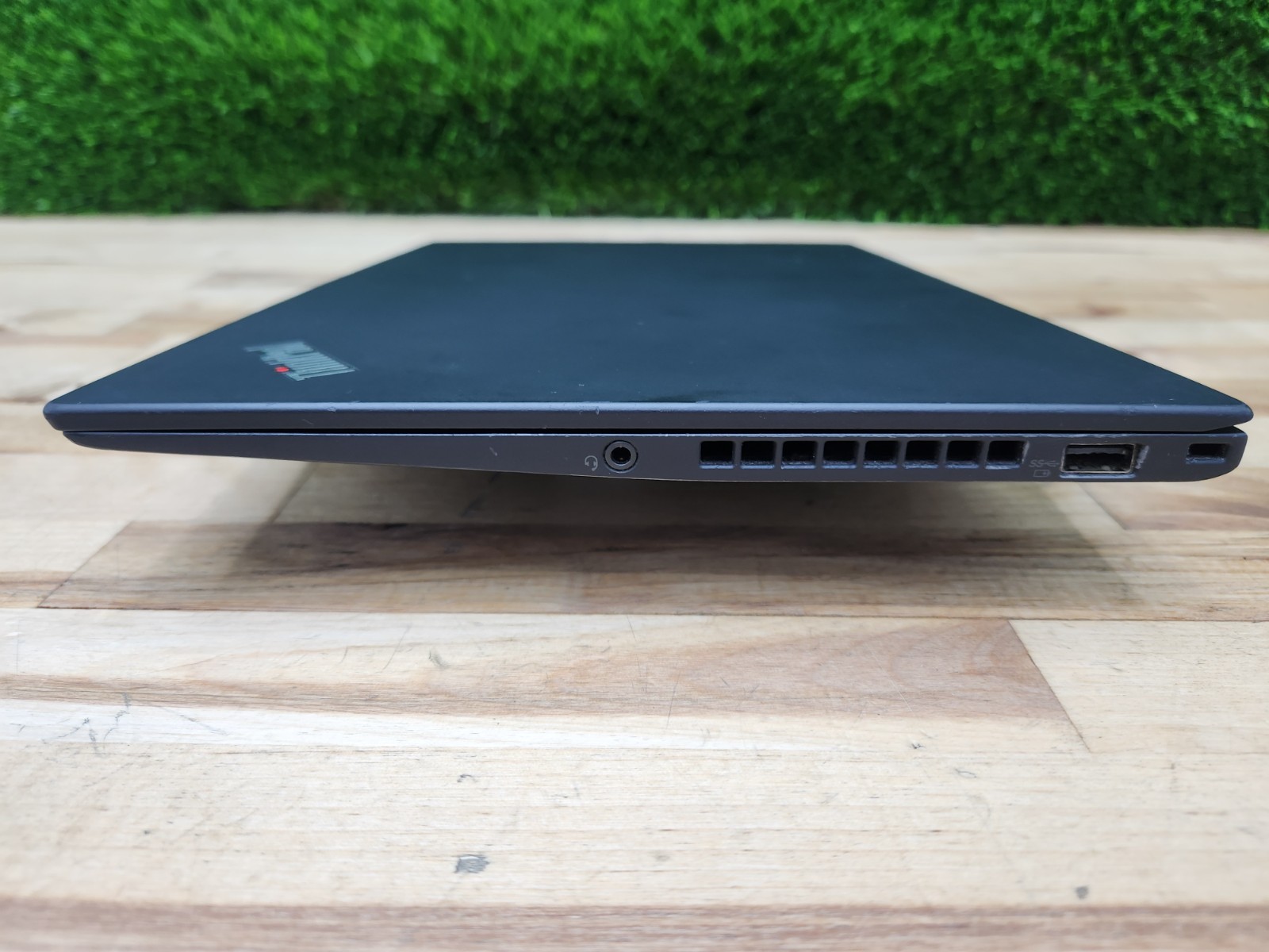 Lenovo ThinkPad X1 Carbon 5th Gen 14″ QHD i7-7500U 8GB 256GB SSD Windows 11 Pro~