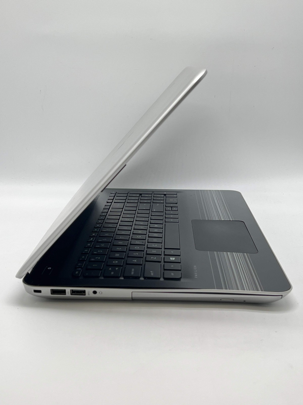 HP Pavilion 15-aw053nr AMD A12-9700P 8GB RAM 1TB HDD – For Parts (Read)