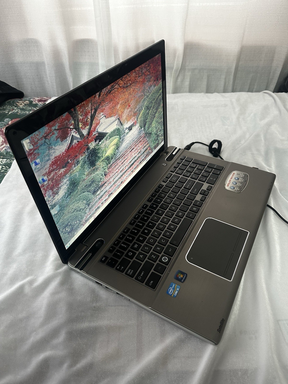 Toshiba Satellite P875-S7200- Windows 7 Home Edition 16GB RAM-Kingston SSD 480GB