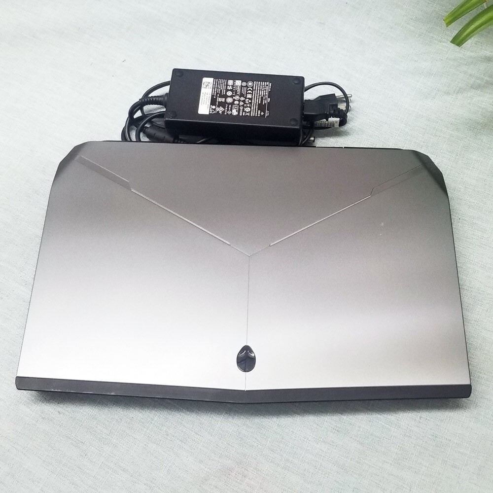 Alienware 17 R3 i7-6700HQ GTX 970M 16 GB Ram 128GB SSD 1 TB HDD 4K Screen Win 11