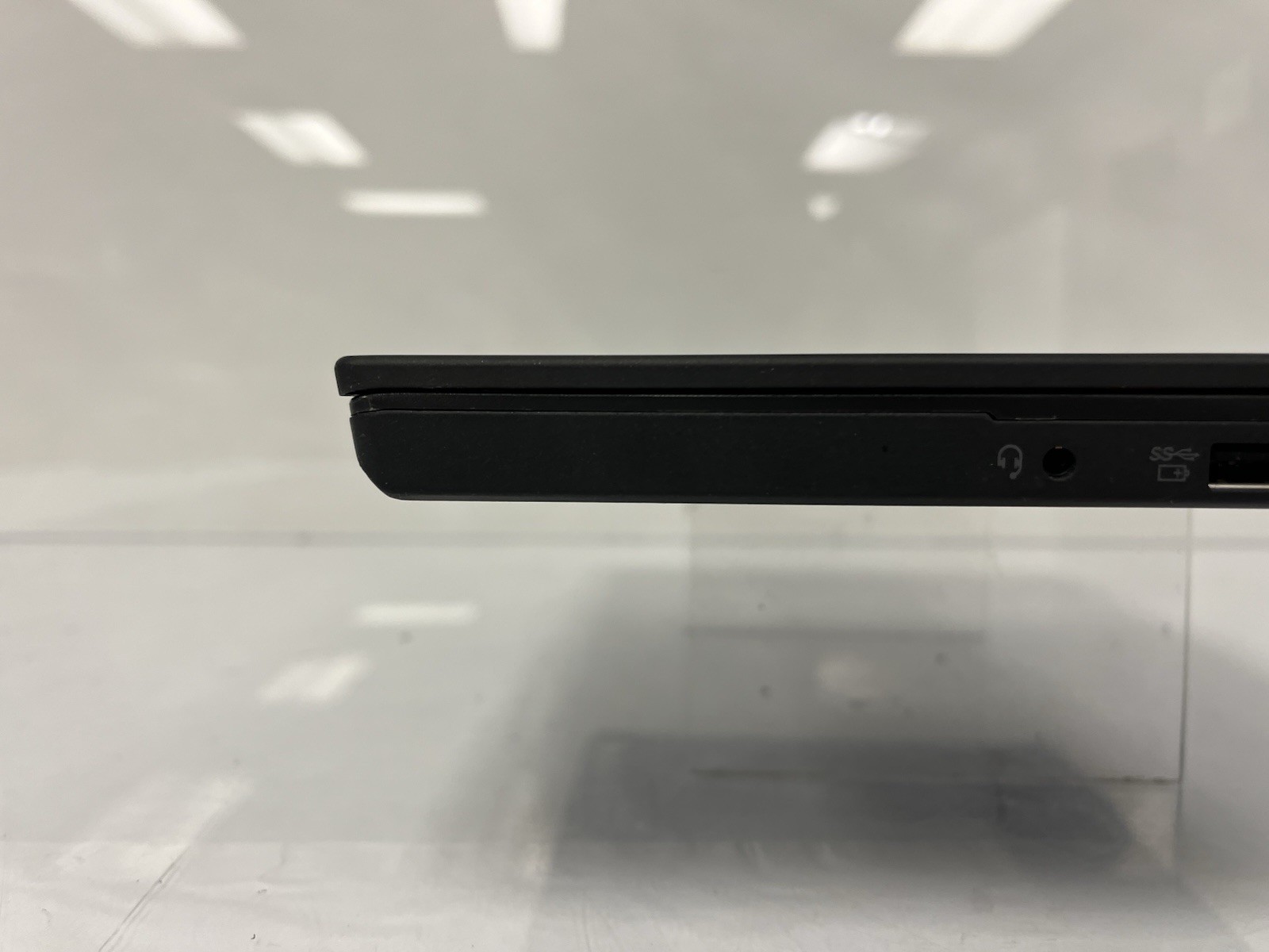 Lenovo ThinkPad x240 Laptop Intel i7-4600U 2.10GHZ 8GB RAM NO HDD FOR PARTS