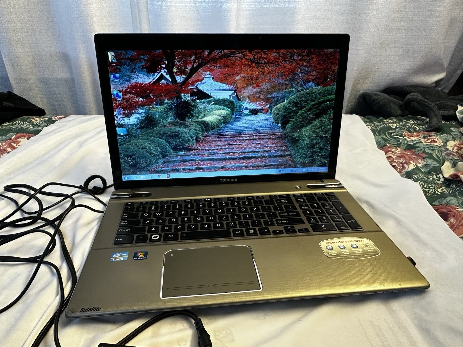 Toshiba Satellite P875-S7200- Windows 7 Home Edition 16GB RAM-Kingston SSD 480GB