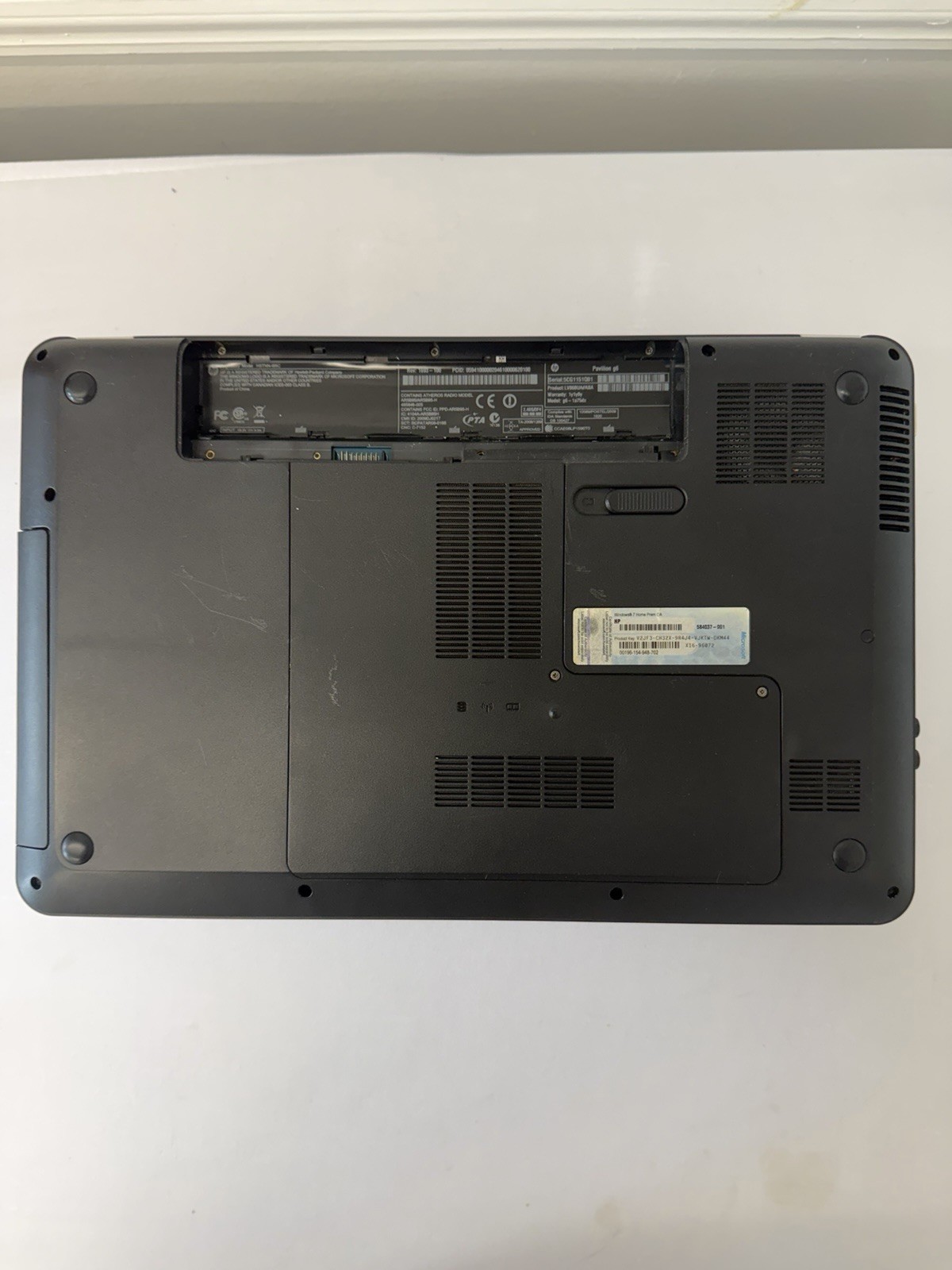 HP Pavillion g6-1a75dx Laptop – Screen Leaking Light – Intel i3-M380 – Read Des