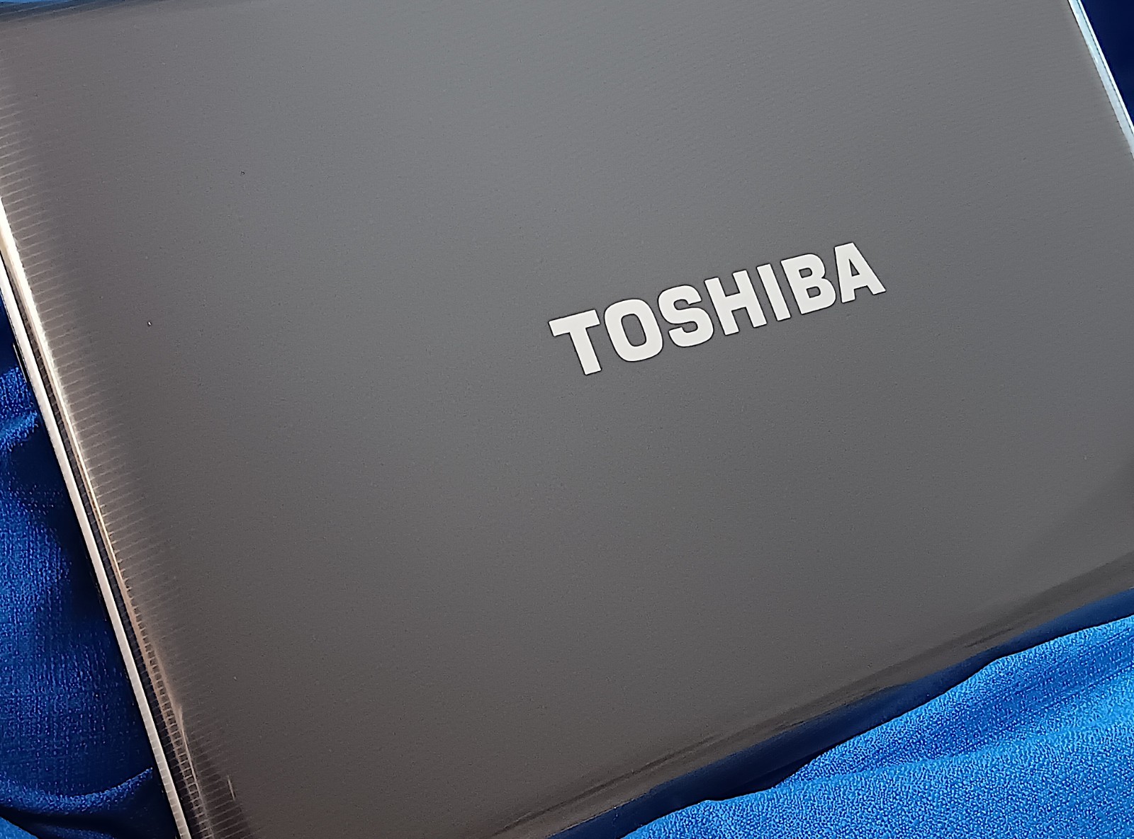 Toshiba Satellite laptop L505-S5964 Linux Mint v19 32 bit 320GB 4GB RAM w/Batt