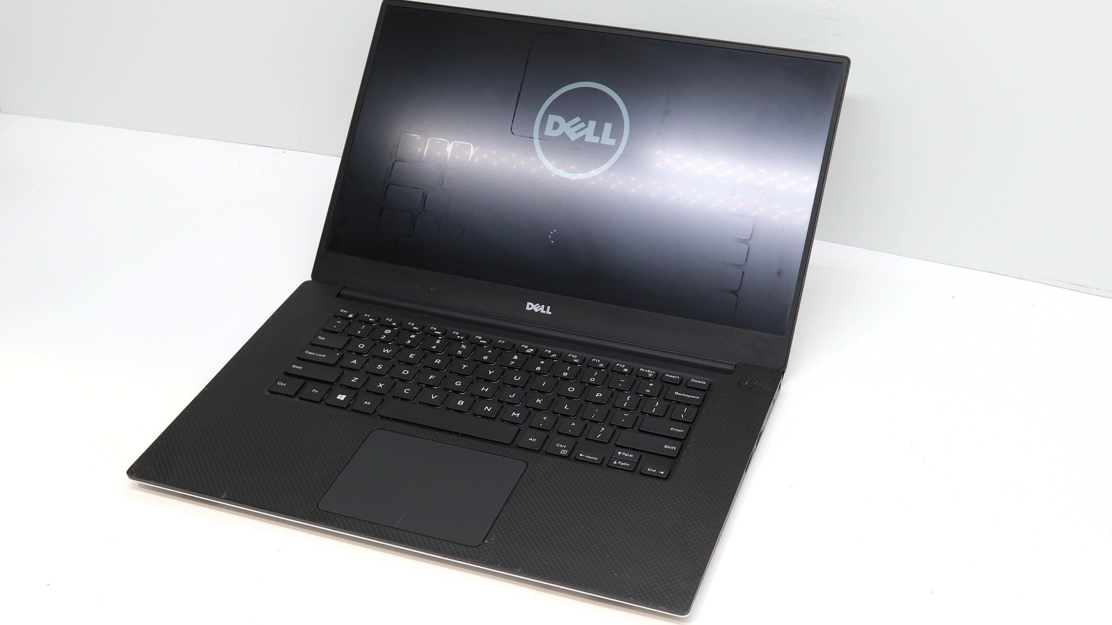 Dell XPS 15 9550 16″ i7-6700hq 16GB 512GB – Fair READ DESC