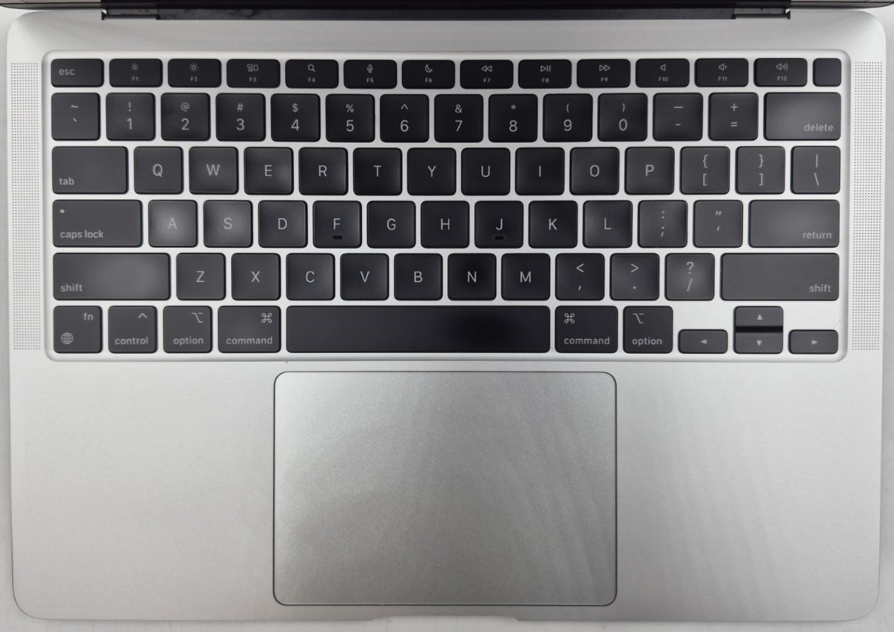 Apple MacBook Air A2337 13″ M1 3.20GHz 8GB RAM 256GB SSD macOS Tahoe