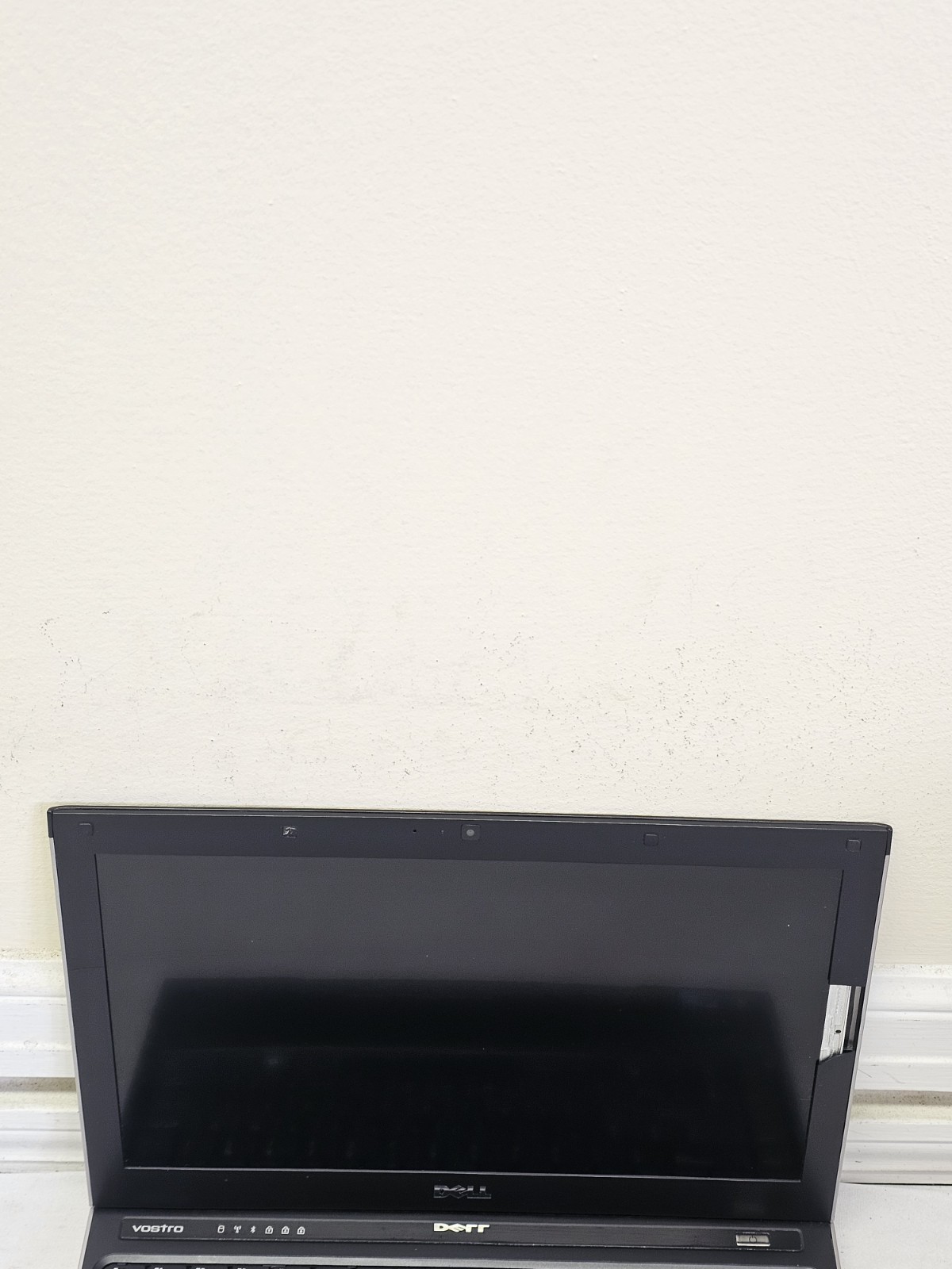 Dell Vostro V13 Laptop – Intel Duo U7300 – 4GB RAM – 320GB HDD – BAD BATT – READ