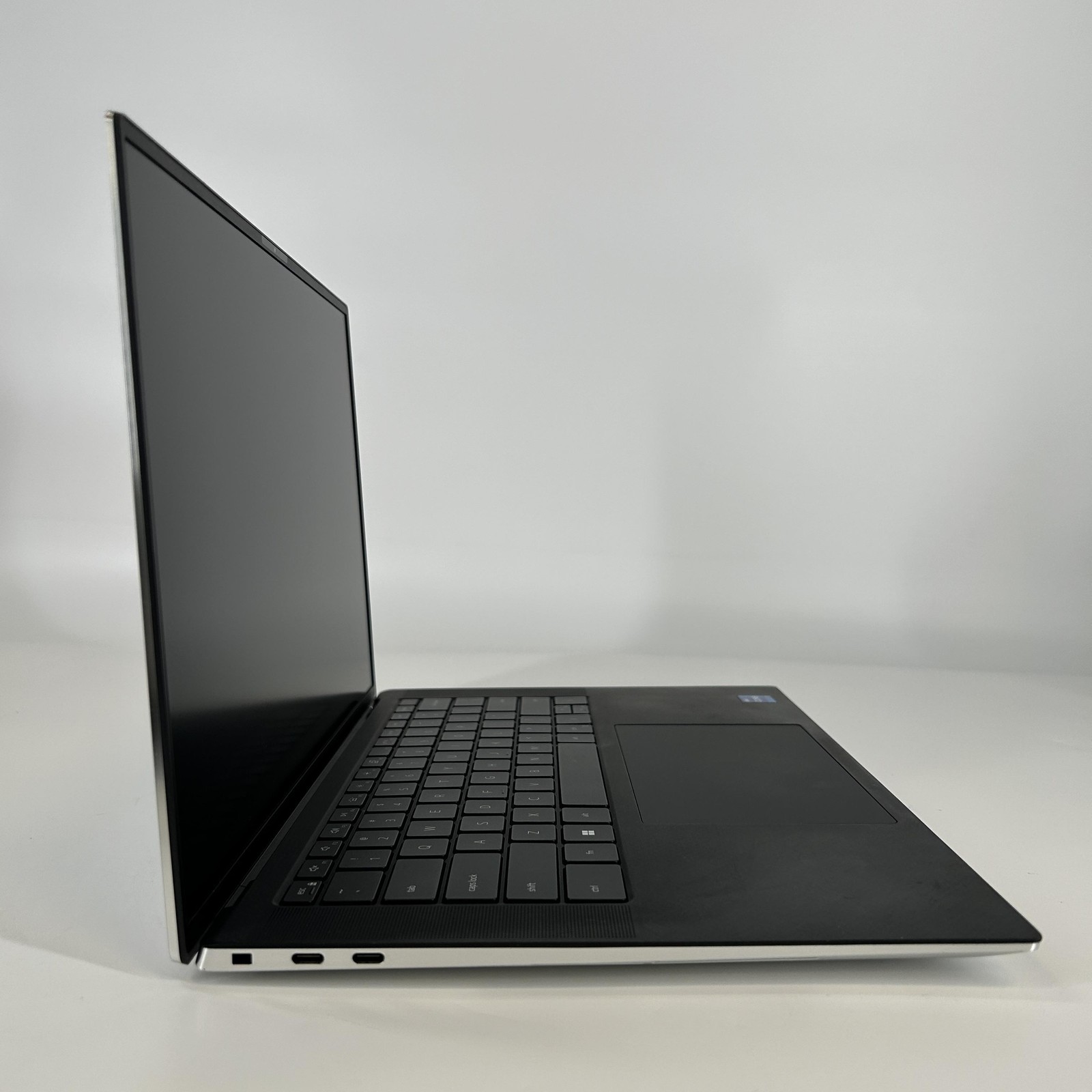 Dell XPS 15 9520 FHD+ 2.3 GHz i7-12700H 16GB 512GB SSD NVIDIA RTX 3050 Very Good